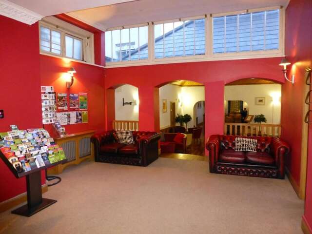 Хостелы My Place Dublin Hostel Дублин-13